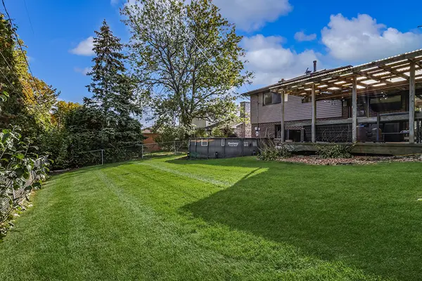 417 Glenys DR, Lemont, IL 60439