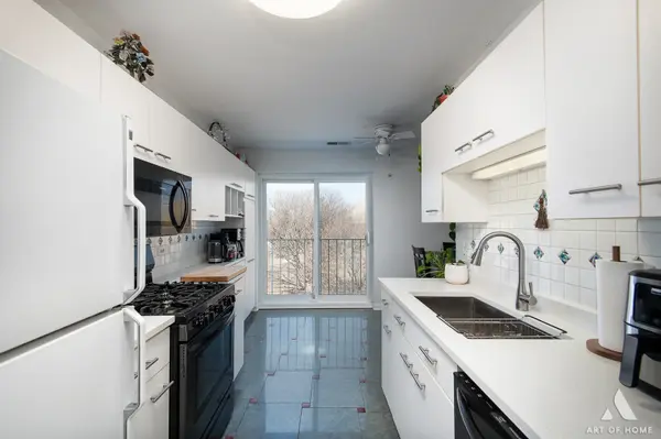 805 Leicester RD #320, Elk Grove Village, IL 60007