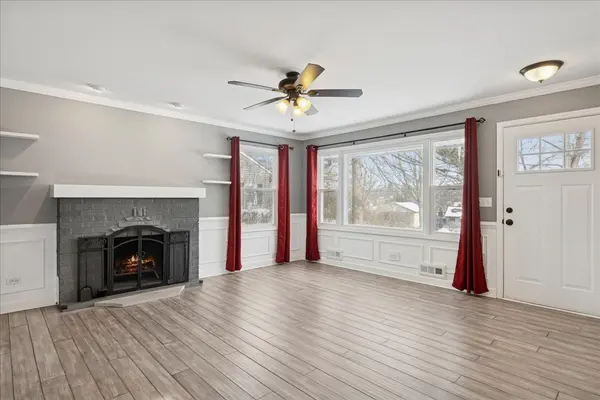 215 Indian TRL, Lake In The Hills, IL 60156