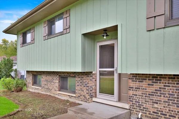 2n314 Euclid AVE, Glen Ellyn, IL 60137