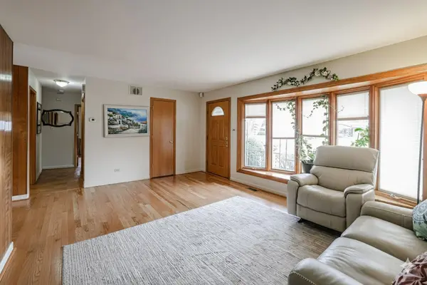 370 E Elk Grove BLVD, Elk Grove Village, IL 60007
