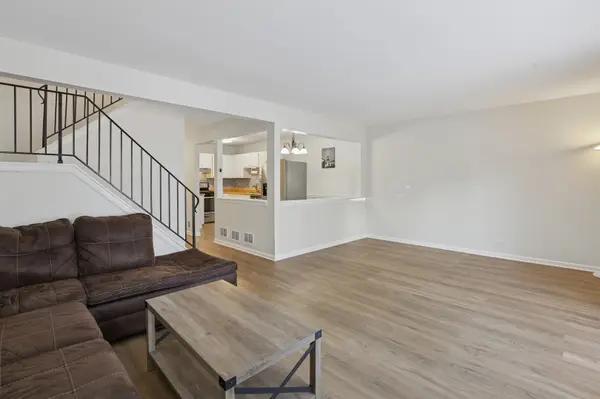 625 Breakers PT, Schaumburg, IL 60194