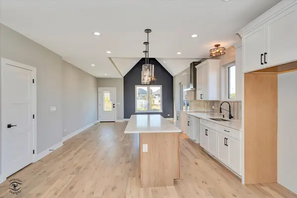 16451 Kayla DR, Lemont, IL 60439