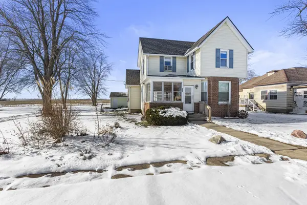 215 Chicago ST, Dewitt, IL 61735
