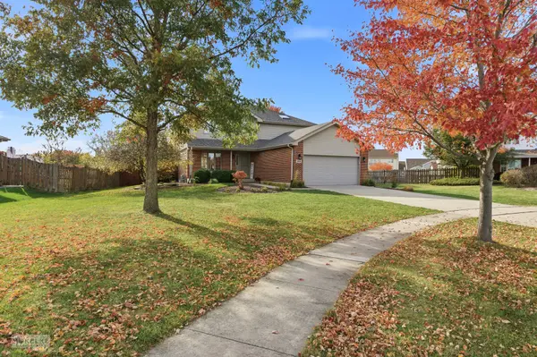 814 Edgewater DR, Minooka, IL 60447