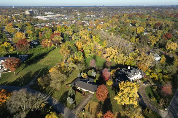 520 Ridgemoor DR, Willowbrook, IL 60527