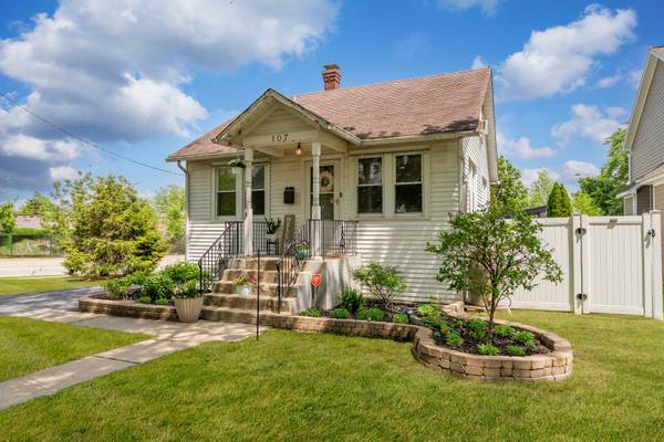 107 S Burton PL, Arlington Heights, IL 60005