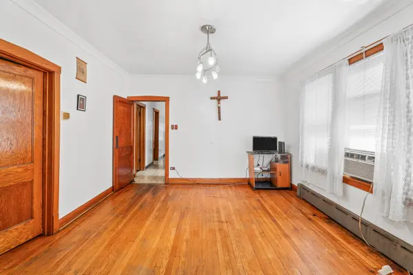 5951 S Richmond ST, Chicago, IL 60629