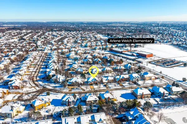2652 Charlestowne LN, Naperville, IL 60564