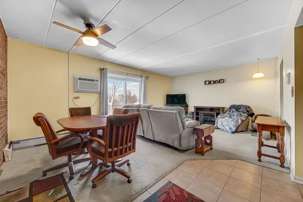 124 E Bailey RD #E, Naperville, IL 60565