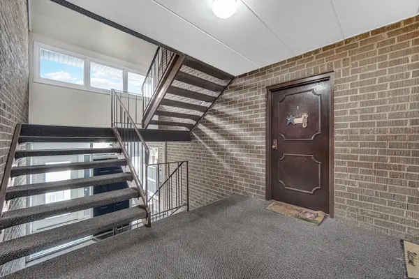 124 E Bailey RD #E, Naperville, IL 60565