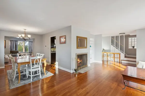 8646 E Prairie RD, Skokie, IL 60076
