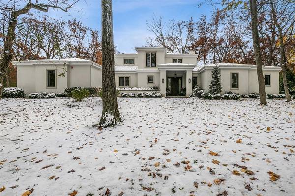985 E Illinois RD, Lake Forest, IL 60045