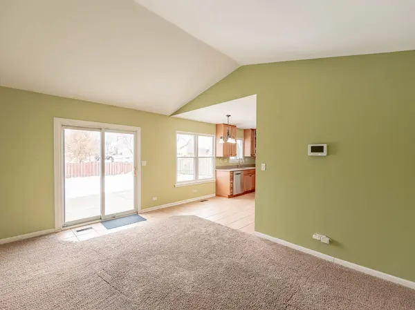 808 Trinity CT, Carol Stream, IL 60188