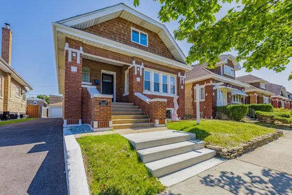 2107 EAST AVE, Berwyn, IL 60402