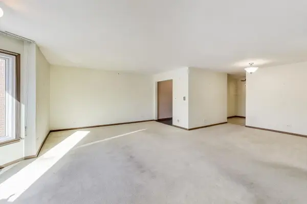 2400 Archbury DR #2E, Park Ridge, IL 60068