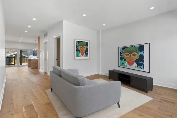 832 N Mozart ST, Chicago, IL 60622