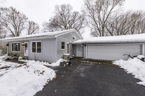 37114 N Shirley DR, Gurnee, IL 60031