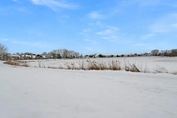 1080 Ridgefield CIR, Carol Stream, IL 60188