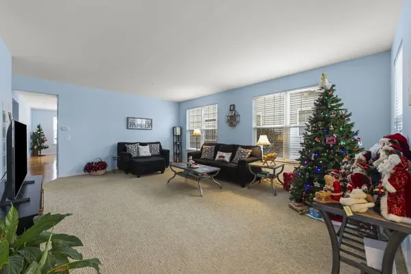 16174 Seneca Lake CIR, Crest Hill, IL 60403