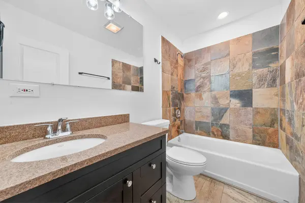 626 E Oakwood BLVD, Chicago, IL 60653