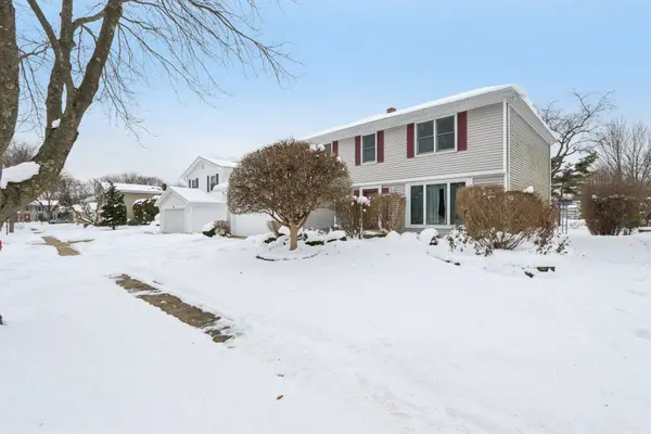690 Dunhill DR, Buffalo Grove, IL 60089