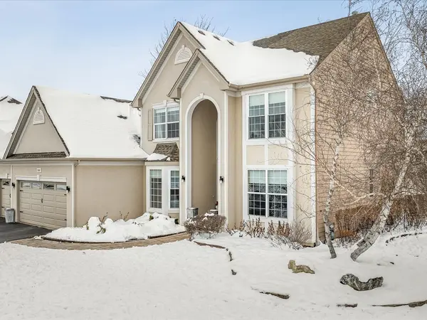 1849 Moorland LN, Crystal Lake, IL 60014