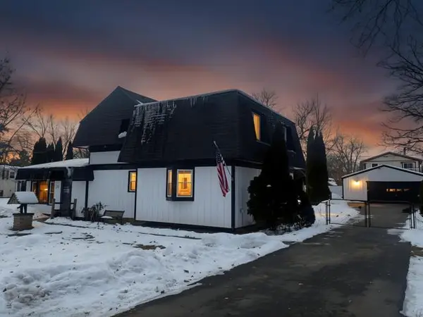 72 Clover DR, Crystal Lake, IL 60014
