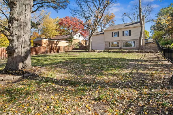 914 Brook ST, Elgin, IL 60120