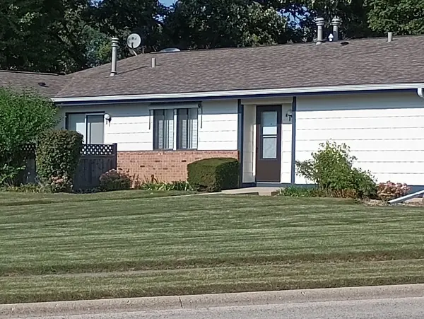 4712 W Oakwood DR #4, Mchenry, IL 60050