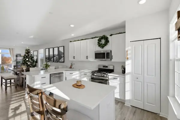 9028 Disbrow ST, Huntley, IL 60142