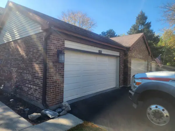 1612 N WINDSOR DR, Arlington Heights, IL 60004