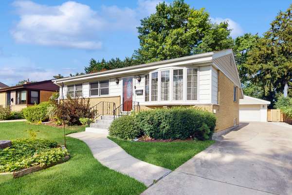 576 Amherst AVE, Des Plaines, IL 60016