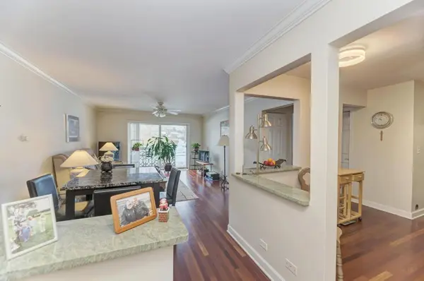 2234 S Goebbert RD #118, Arlington Heights, IL 60005
