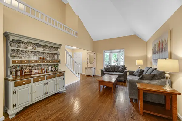 4458 Hatch LN, Lisle, IL 60532