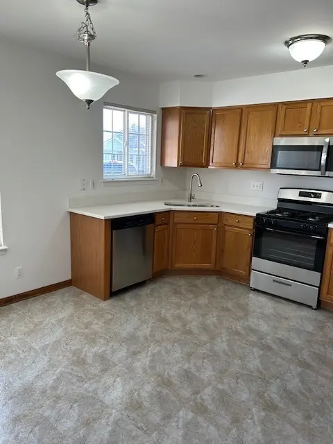 264 Kathryn LN, North Aurora, IL 60542