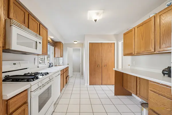 606 Edwards AVE, West Dundee, IL 60118