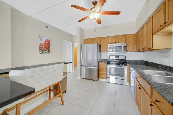 3451 N Carriageway DR #305, Arlington Heights, IL 60004