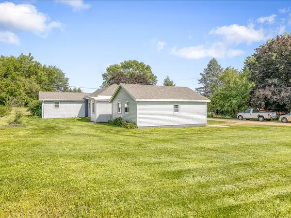 140 E Walnut ST, Cedarville, IL 61013