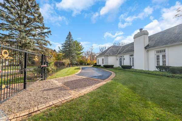 550 King Muir RD, Lake Forest, IL 60045