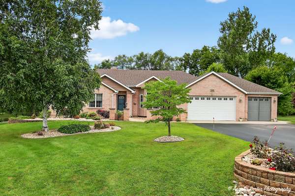 209 Geneva LN, Mchenry, IL 60051