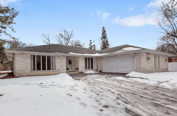 215 E Orchard ST, Arlington Heights, IL 60005