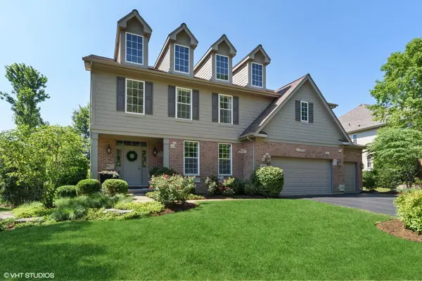 112 Manchester DR, Barrington, IL 60010