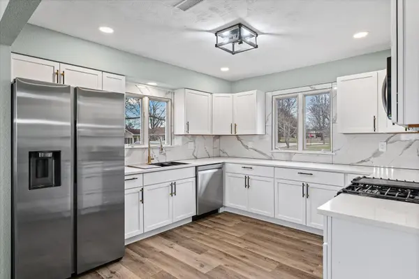 10 E Locust ST, Ashmore, IL 61912