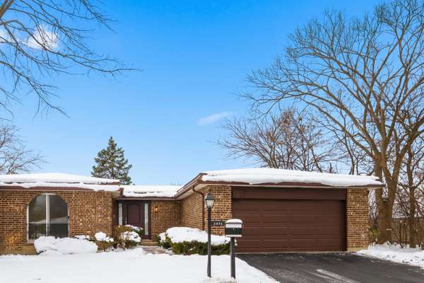 2372 Salceda DR, Northbrook, IL 60062