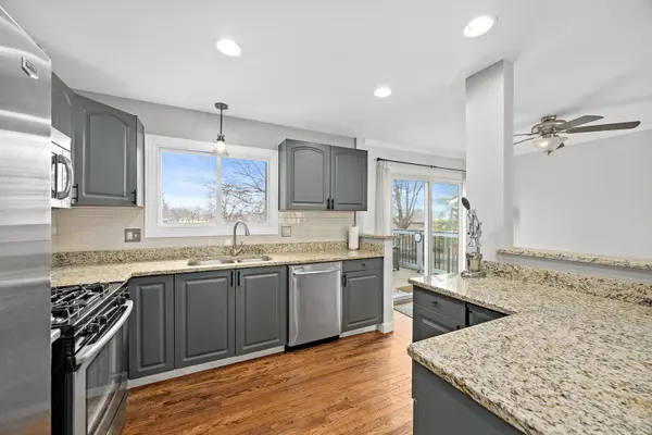 24W631 Springdale DR, Naperville, IL 60540