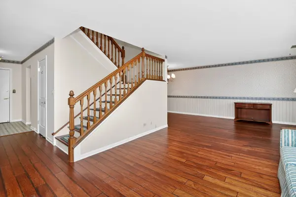 907 Curtiss ST #407, Downers Grove, IL 60515