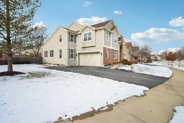 2930 Kelly DR, Elgin, IL 60124