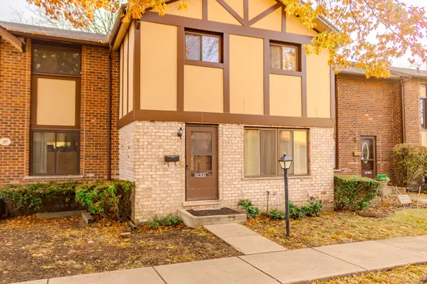 18W149 Buckingham LN, Villa Park, IL 60181