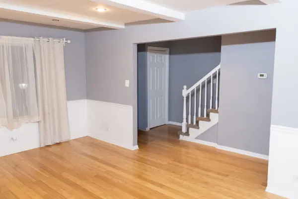 18W149 Buckingham LN, Villa Park, IL 60181